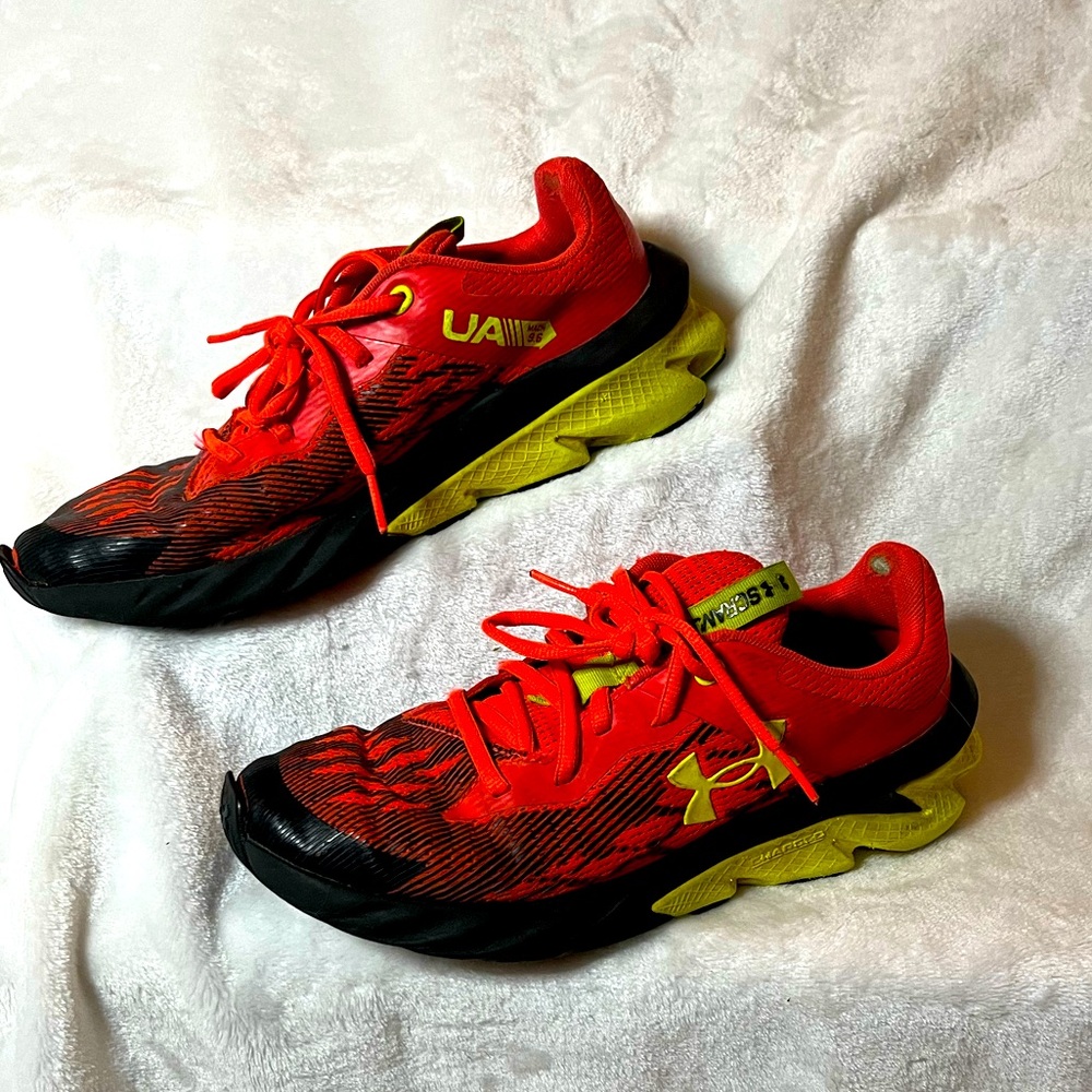 Under Armor Scramjet Athletic Shoes, size 6.5 Orange/Black